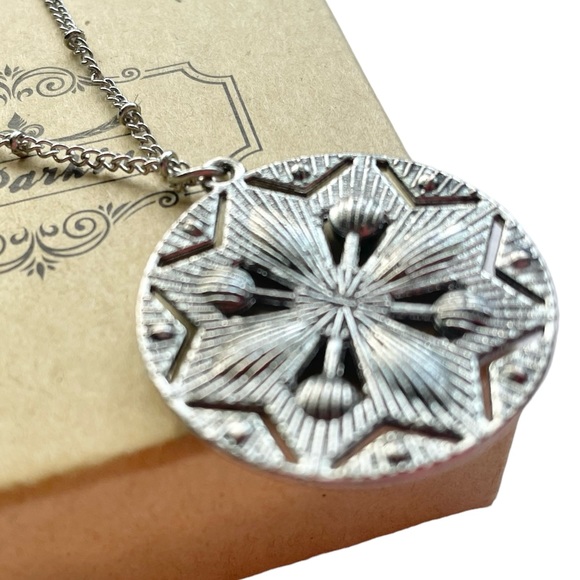 NEW Medallion Pendant Necklace Bling - Picture 4 of 13